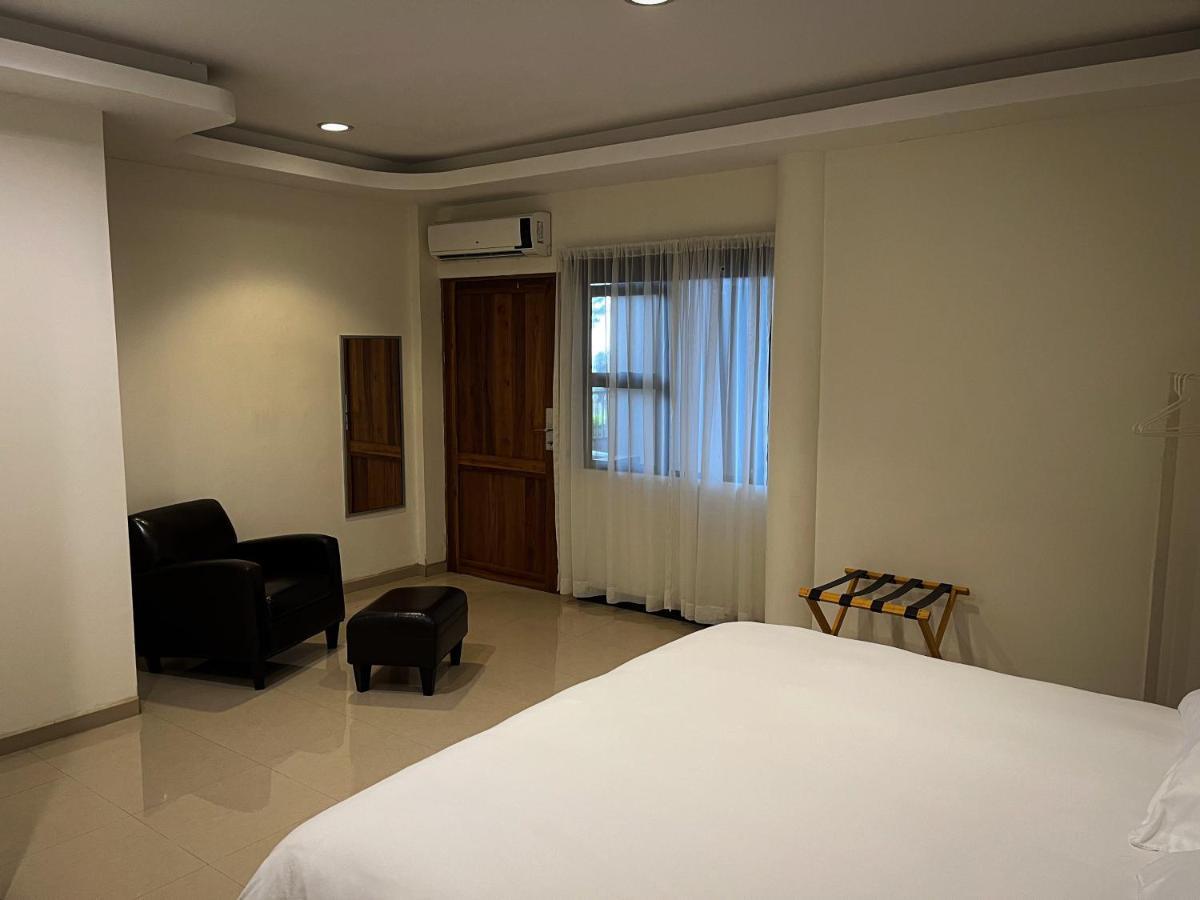 Legacy Boutique Hotel Quesada  ภายนอก รูปภาพ